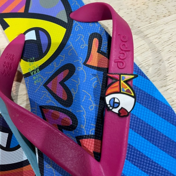 Size 7/8 Adorable flip flops. EUC. - Picture 2 of 7